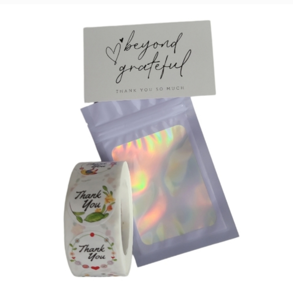 🤍White Thank you cards (50), thank you stickers (500) & gift bags (20). 570🤍